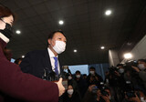 韓国検察総長の“職務排除”にブレーキ…裁判所の決定で７日ぶりに復帰