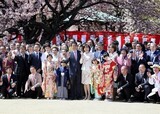日本の検察、「桜を見る会」スキャンダルで安倍前首相に事情聴取要請