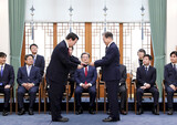 文大統領「検察総長、停職２カ月処分」を裁可…懲戒進めた法相は辞意表明
