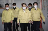 一歩遅れた防疫、その場しのぎの病床、不透明なワクチン…揺れる韓国のコロナ対応