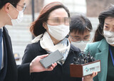 チョ・グク前法相の妻、不正入試関連容疑すべて有罪…懲役４年で法廷拘束
