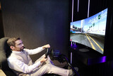 ＬＧディスプレイ、紙のように薄く折り曲げられるディスプレイを公開