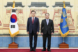 文大統領「時に問題が生じても韓日関係全体が足を引っ張られてはならない」