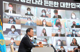 文大統領「法相・検察総長の対立は民主主義の発展を示すもの」