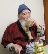 「最後の亡命者」鄭敬謨、半世紀にわたる苦行を終える