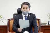 「李明博、朴槿恵政権の国家情報院、違法査察文書２０万件」