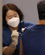感染者の９１％が未接種…「接種完了すれば死亡を９７％予防」