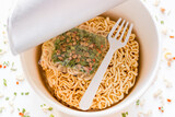 「カップラーメンなどの容器、お湯を注いでも人体に無害」