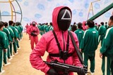 ネトフリ大ヒット作「イカゲーム」の「警備員の服装」、ハロウィン衣装で人気