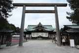 岸田首相、就任後初めて靖国神社に供物を奉納