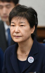 朴前大統領赦免「ろうそく精神を傷つけた政治的決定…むしろ国論分裂を招くだろう」