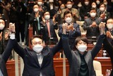 劇的に和解した韓国保守与党の党代表と大統領選候補…激しい対立の末「不安な収拾」