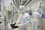 ウクライナ事態に韓国の半導体業界緊張…「稀ガス輸入への影響は制限的」