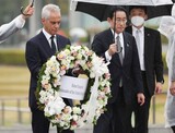 岸田首相とエマニュエル駐日米大使、被爆地・広島を訪問
