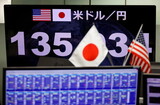 不景気の崖っぷちに立たされた日本「１００円ショップが消えていく」
