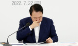 韓国大統領室「支持率２０%台の可能性も」…「切り札」見つからず高まる危機感