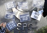 人が巻き込まれた韓国のパン工場、機械に事故防止の蓋もなく…重大災害法適用を検討
