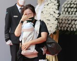 ［梨泰院惨事］１５歳の娘と母親の遺影…「梨泰院に一緒に行くほど仲が良かった」