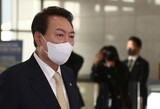 大統領室エントランスに突然「間仕切り壁」設置…出勤時の囲み取材に変化か