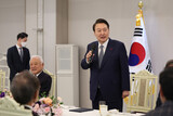 「保守系支持層」だけを見ている尹錫悦大統領室、支持率は守ったが…中道層は冷ややか