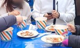 祈るムスリムの隣で「ゆで豚」パーティー…恥ずべきヘイトの宴＝韓国