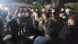 大統領執務室を訪れた梨泰院遺族、８時間「面会」叫んだものの回答得られず
