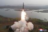 北朝鮮初の固体燃料ＩＣＢＭの「コールドローンチ」…米戦略爆撃機、再び朝鮮半島へ