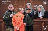 ［フォト］キーウで手錠をかけられたプーチン大統領の切手風の絵が展示…市民が自撮り