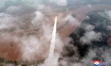北朝鮮のＩＣＢＭ、６０００キロの高度に１０００キロ飛行…米本土打撃能力を誇示