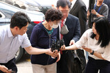 尹大統領の義母、残高証明偽造で懲役１年…法廷拘束され「この場で死ぬ」