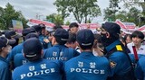 「汚染水抗議」ソウルの日本大使館の入居している建物に立ち入った大学生１６人連行