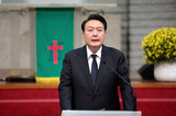 尹大統領、遺族追悼式の代わりに教会を訪れ「最も悲しい日」