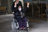 ［フォト］「慰安婦」被害者、損害賠償請求訴訟で日本に勝訴…イ・ヨンスさん「万歳」