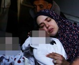 授乳して寝かしつけた５カ月の双子を１時間後に空爆で失ったガザの女性