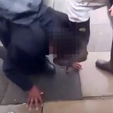 「俺の靴に口をつけろ」…英国で黒人を差別・暴行した白人生徒らを逮捕