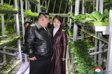 北朝鮮、金正恩国務委員長の娘に「向導の偉大な方」…その意味とは
