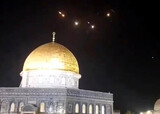 エルサレムの神殿の丘上空で爆発…「おびただしい数のドローンとミサイル」