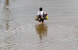 豪雨に見舞われても配送しろという国…宅配運転手には作業中止権がない＝韓国