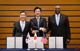 韓米日、３カ国共同軍事訓練を定例化…安保協力覚書に署名