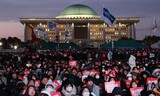 【社説】危機の韓国民主主義、市民が希望だ