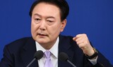 尹大統領「銃や斧で国会の扉を壊せ…４人１組で議員１人ずつ背負って出てこい」