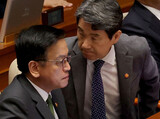 ハン首相・チェ副首相の相次ぐ辞任…韓国、前代未聞の「大統領権限代行の代行の代行」