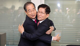 異例の騒動の末、与党大統領候補にキム・ムンス氏…中道拡張への可能性を自ら遮断か