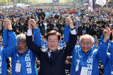 最大野党のイ候補、「内乱終息」掲げ光化門で第一声…「政治的報復しない」強調