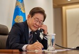 【社説】韓日首脳の初の電話会談、歴史を直視しつつ柔軟な対応を