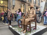 ドイツのケルンに臨時設置されていた「平和の少女像」、ボンの女性博物館に永久移転