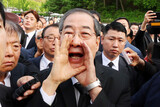 「ハン前首相、必ず拘束」…証拠隠滅の恐れを自ら招いた内ポケットの「あの文書」