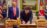 トランプ大統領の晩さん会「パス」した李大統領、通商交渉を念頭に置いた駆け引きか